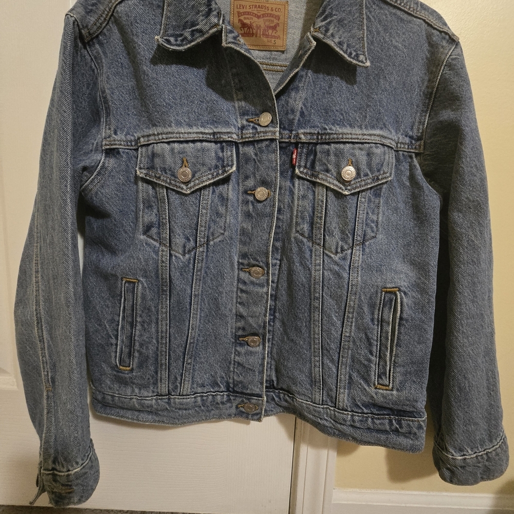 Levi's Classic Blue Jean Jacket - Picture 3 of 7